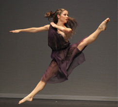 _Chelsea-Cambron,-winner-of-the-Contemporary-Award