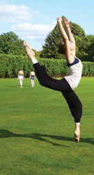 Choreographic practice on the lawn