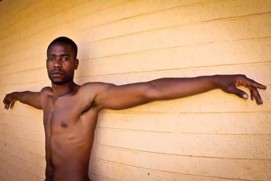 Dennis !Kharuchab, leader of the OYO Dance Troupe. Photo by Adrian Sanchez Escribano, sanchez_escribano@yahoo.es